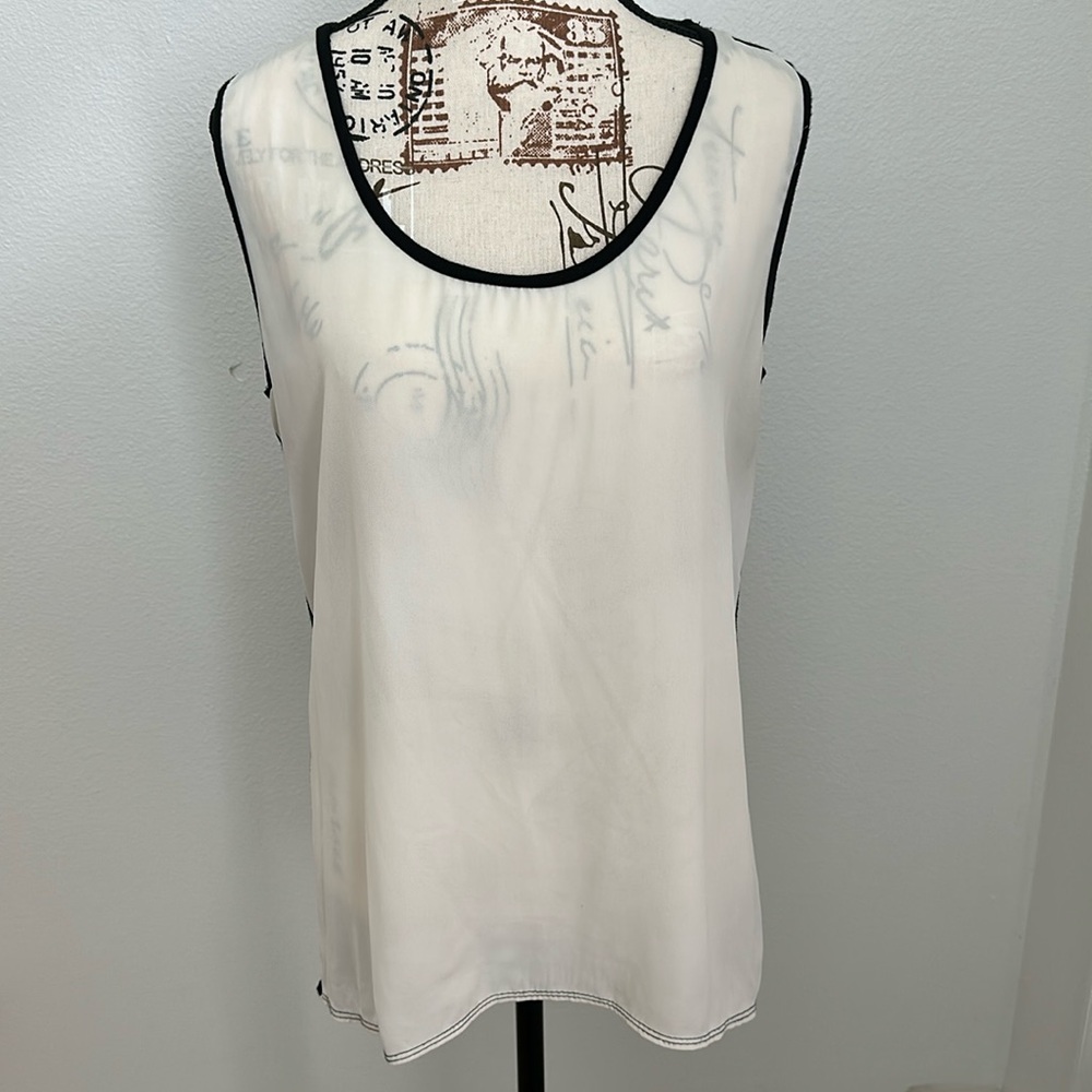 Carol Rose blouse no size tag fits a Large white(off white)/ black(back)